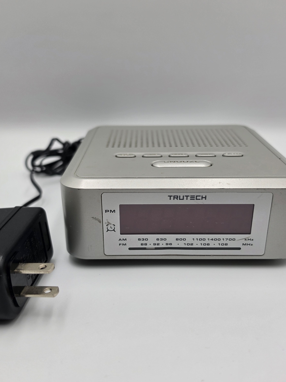Trutech AM/FM Digital Alarm Clock Radio Silver Snooze Tested Working